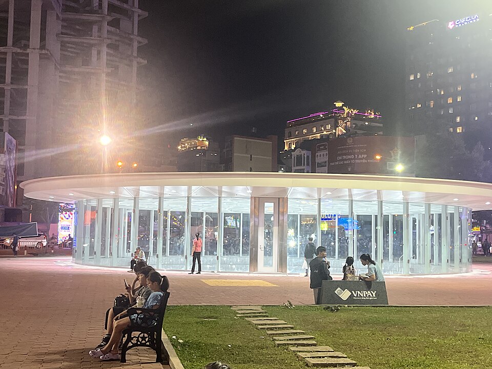Giếng trời ga Bến Thành và không gian mặt đất · 24/12/2024.