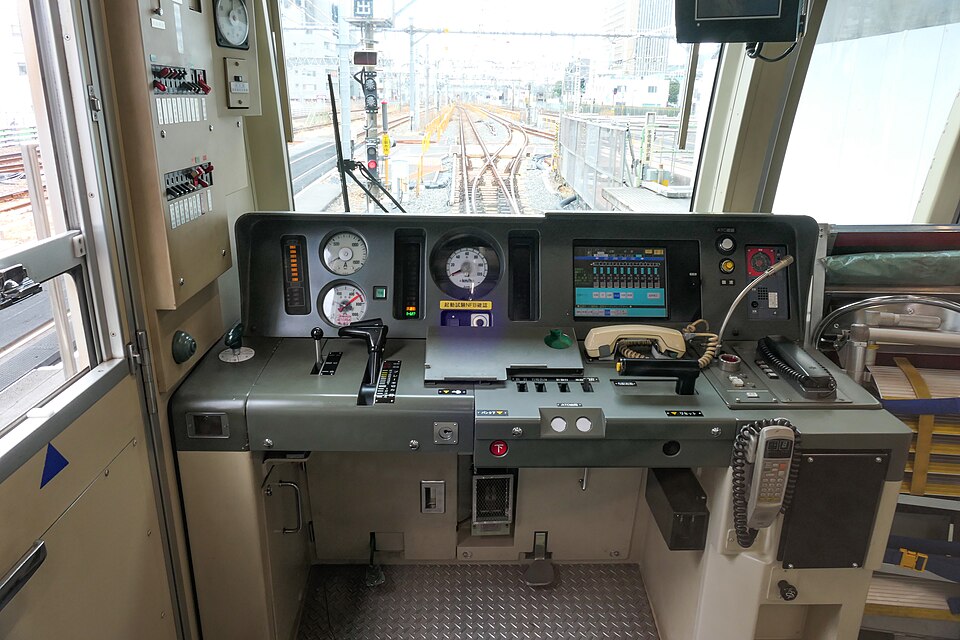Buồng lái Tokyo Metro dòng 15000 · 26/03/2022. Không phải bảng điều khiển tàu Tuyến 1.
